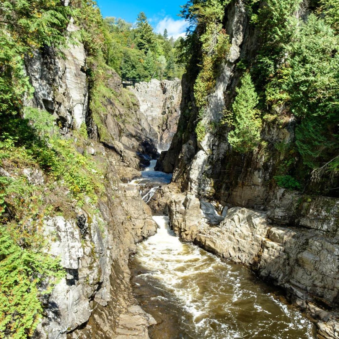 Initial - Butterfly - Chutes-Montmorency Saint-Jean-de-Boischâtel 外观 照片